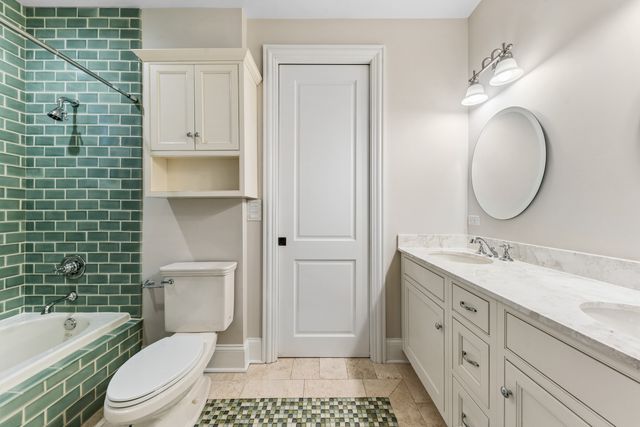 1460 W Byron Street, Chicago, IL 60613