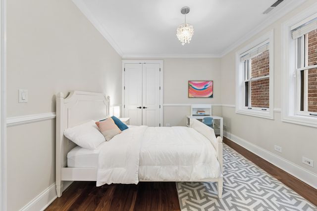 1460 W Byron Street, Chicago, IL 60613