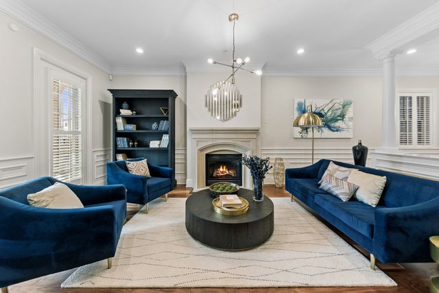 1460 W Byron Street, Chicago, IL 60613