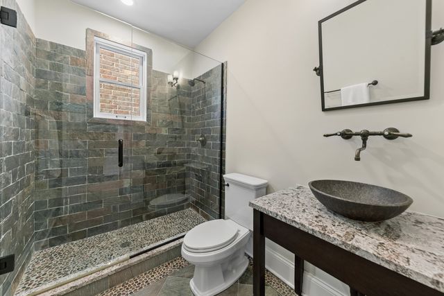 1460 W Byron Street, Chicago, IL 60613