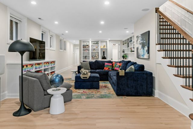 1460 W Byron Street, Chicago, IL 60613