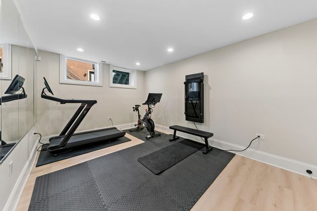 1460 W Byron Street, Chicago, IL 60613