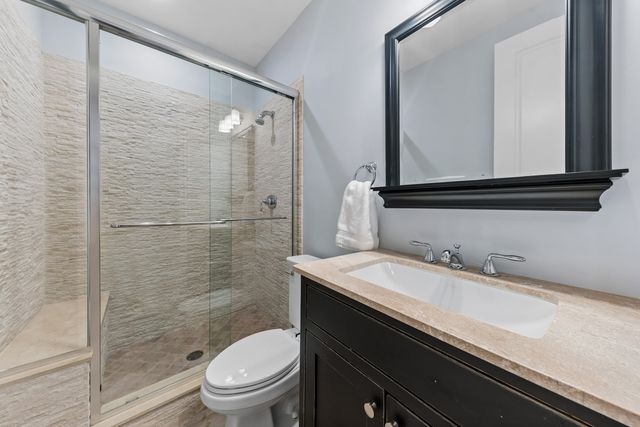 1460 W Byron Street, Chicago, IL 60613