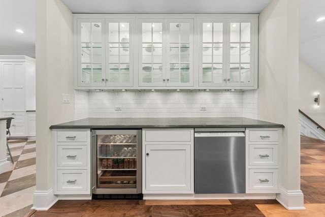 1460 W Byron Street, Chicago, IL 60613