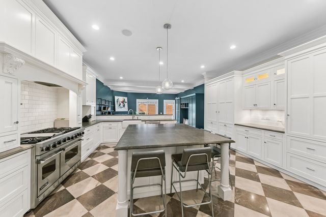 1460 W Byron Street, Chicago, IL 60613