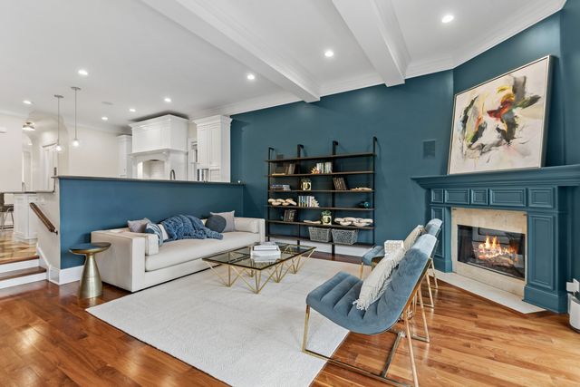 1460 W Byron Street, Chicago, IL 60613