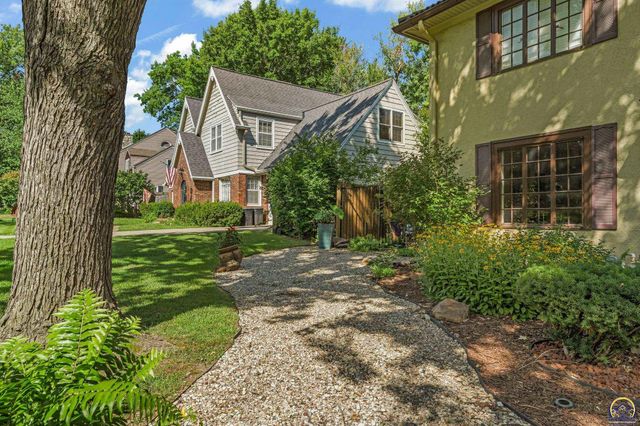 1321 SW Pembroke LN, Topeka, KS 66604
