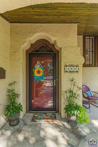 1321 SW Pembroke LN, Topeka, KS 66604