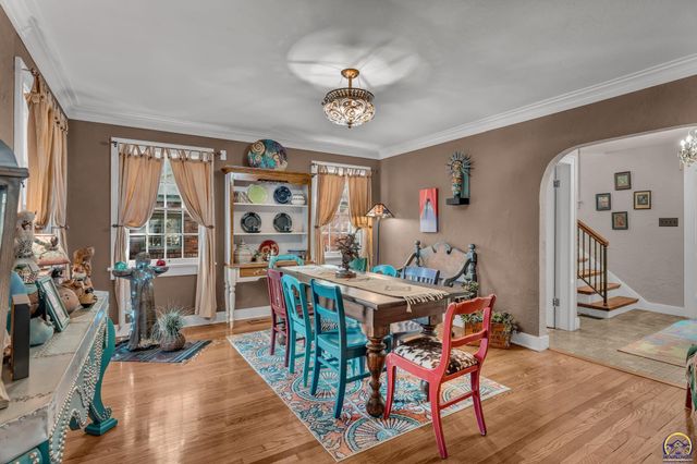 1321 SW Pembroke LN, Topeka, KS 66604