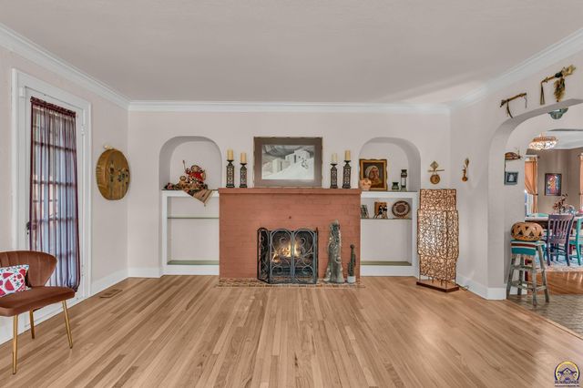 1321 SW Pembroke LN, Topeka, KS 66604