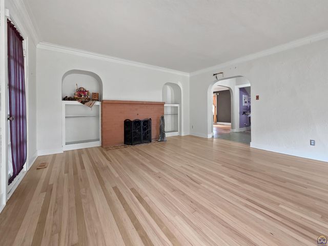 1321 SW Pembroke LN, Topeka, KS 66604
