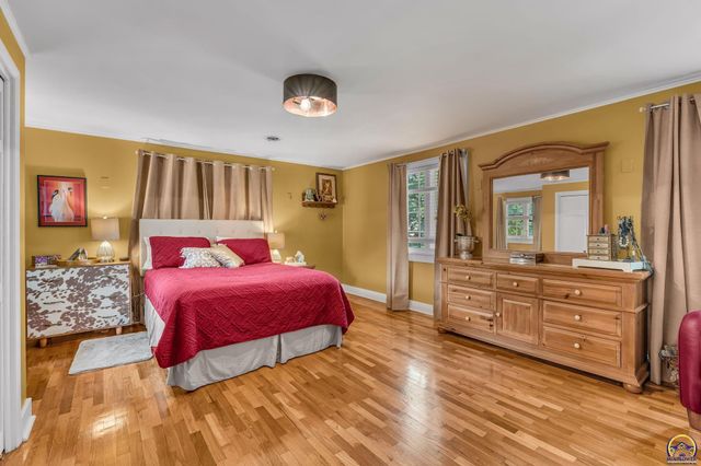 1321 SW Pembroke LN, Topeka, KS 66604