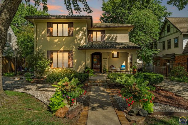 1321 SW Pembroke LN, Topeka, KS 66604