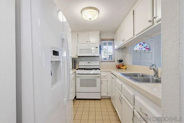 1953 Wellington Lane 5, Vista, CA 92081