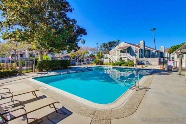 1953 Wellington Lane 5, Vista, CA 92081