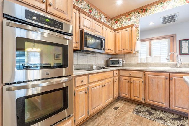 9 Castle Creek Place, Shawnee, OK 74804