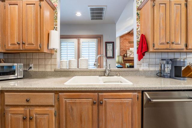 9 Castle Creek Place, Shawnee, OK 74804