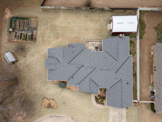 9 Castle Creek Place, Shawnee, OK 74804