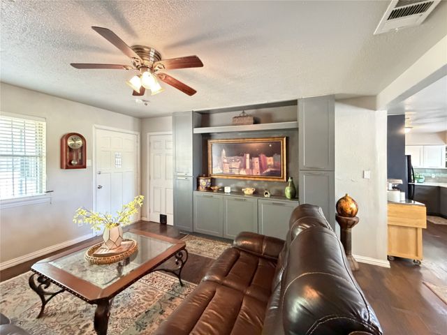2243 Inca Drive, Dallas, TX 75216