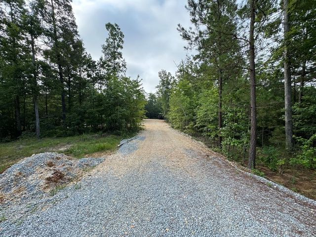 1295 Old Natchez Trace Trl, Camden, TN 38320