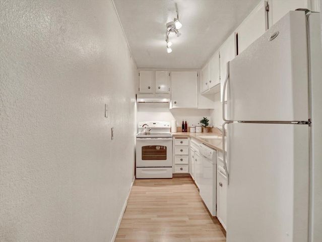 2860 N Los Felices Road 206, Palm Springs, CA 92262