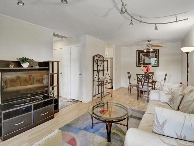 2860 N Los Felices Road 206, Palm Springs, CA 92262