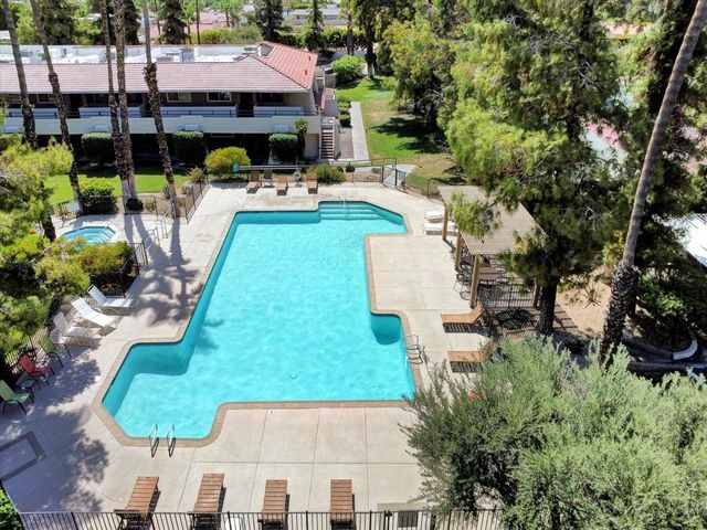 2860 N Los Felices Road 206, Palm Springs, CA 92262