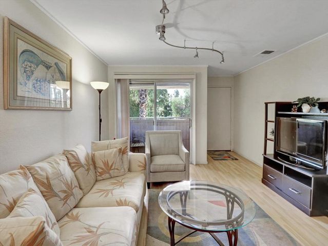 2860 N Los Felices Road 206, Palm Springs, CA 92262