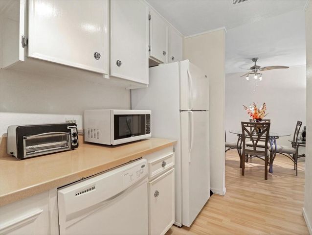2860 N Los Felices Road 206, Palm Springs, CA 92262