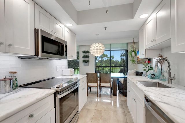 5279 S Fountains Dr S S 304, Lake Worth, FL 33467