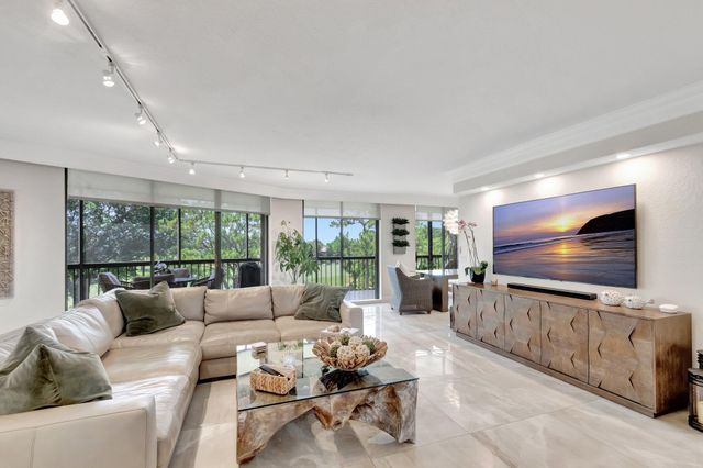 5279 S Fountains Dr S S 304, Lake Worth, FL 33467