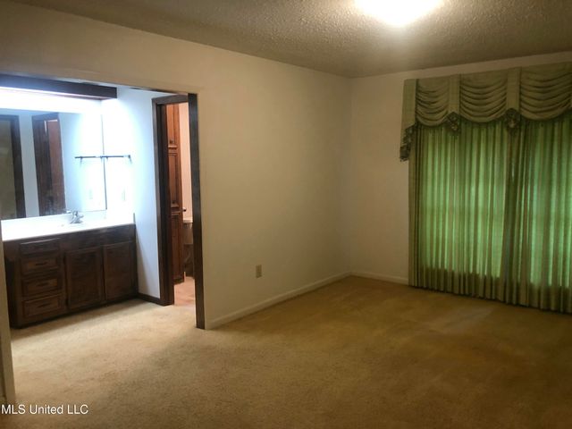 1534 Tracewood Drive, Jackson, MS 39211