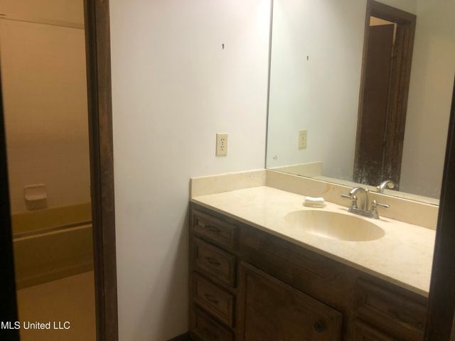 1534 Tracewood Drive, Jackson, MS 39211