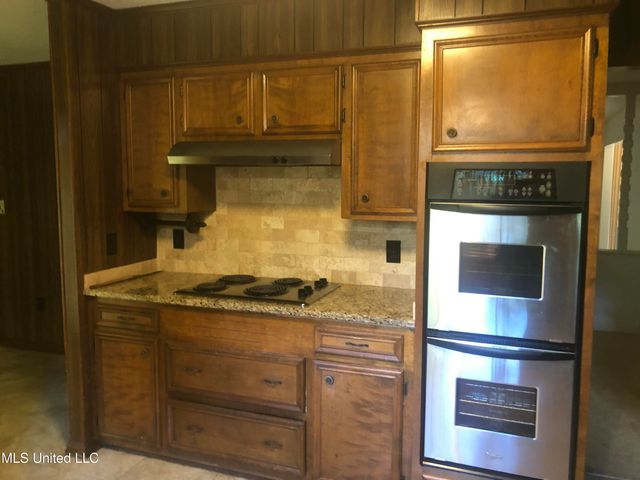 1534 Tracewood Drive, Jackson, MS 39211