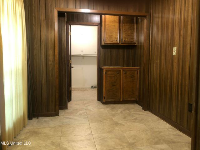 1534 Tracewood Drive, Jackson, MS 39211