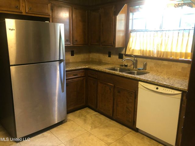 1534 Tracewood Drive, Jackson, MS 39211