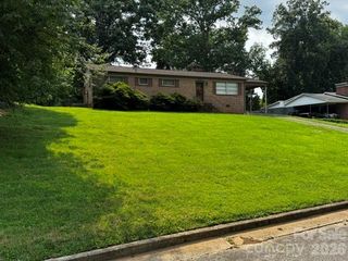 529 10th Street Place NW, Hickory, NC 28601