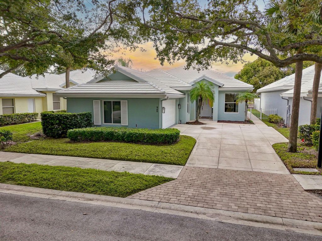 945 Bear Island Circle, West Palm Beach, FL 33409