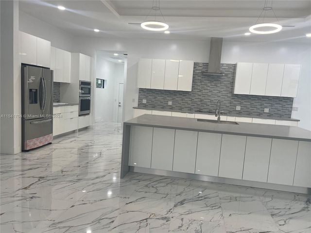 5455 SW 60 CT, Miami, FL 33155