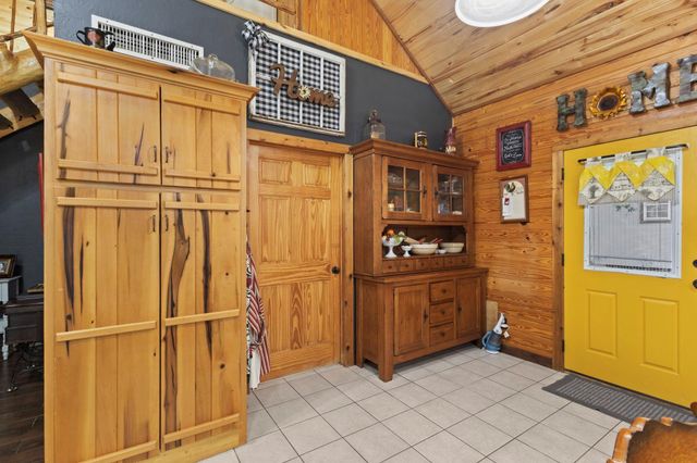 10077 Cravens Camp Road, Silsbee, TX 77656