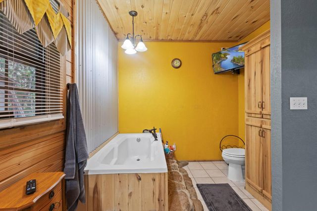 10077 Cravens Camp Road, Silsbee, TX 77656