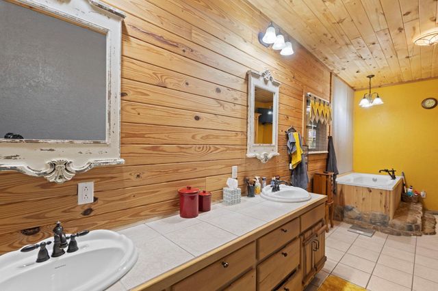 10077 Cravens Camp Road, Silsbee, TX 77656