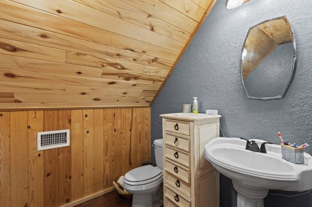 10077 Cravens Camp Road, Silsbee, TX 77656