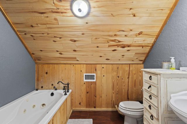 10077 Cravens Camp Road, Silsbee, TX 77656