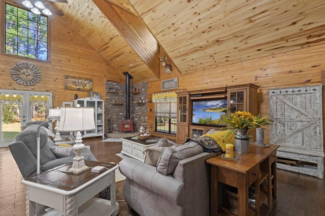 10077 Cravens Camp Road, Silsbee, TX 77656