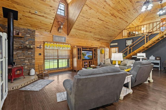 10077 Cravens Camp Road, Silsbee, TX 77656