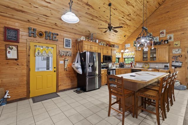 10077 Cravens Camp Road, Silsbee, TX 77656