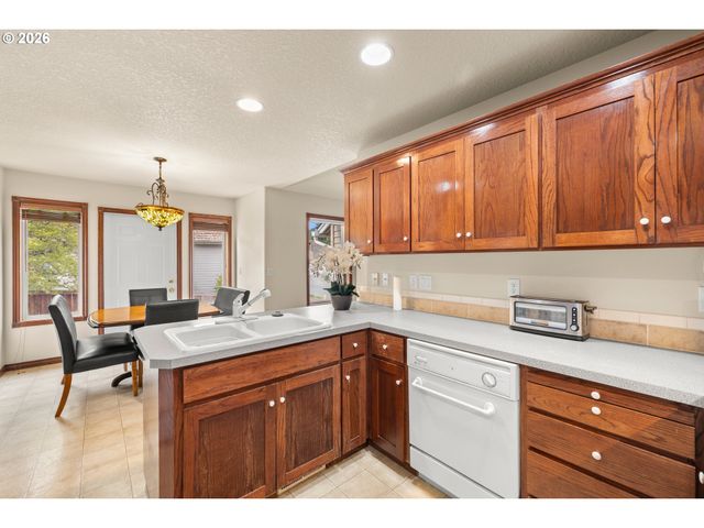 1732 Se 28TH Ct, Gresham, OR 97080