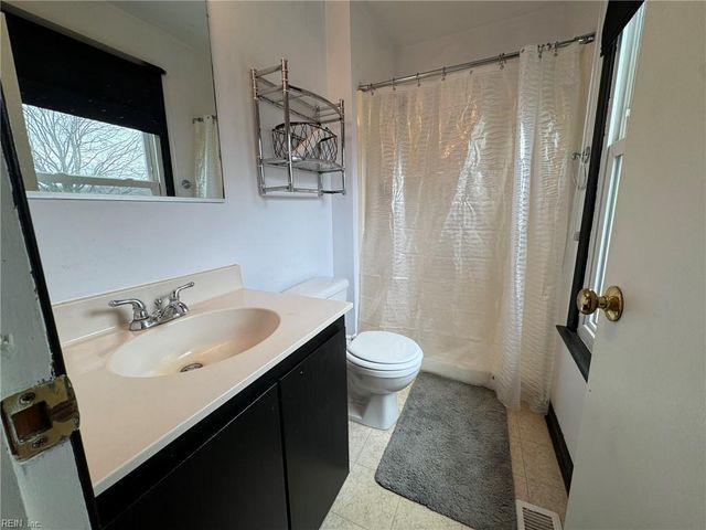 1116 Voss CT, Virginia Beach, VA 23454