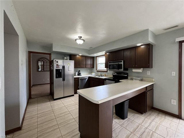 1116 Voss CT, Virginia Beach, VA 23454